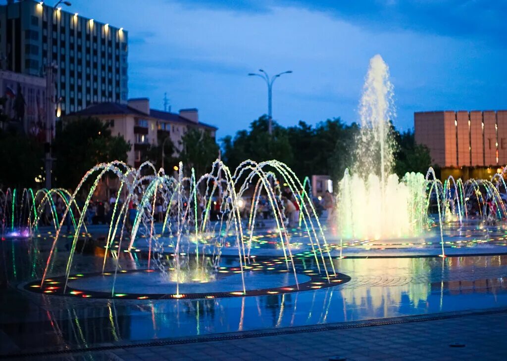 Фонтаны города краснодара. Фонтаны города краснодара. Фонтан на центре города краснодар. Фонтан на театре драмы краснодар. Фонтаны города краснодара.