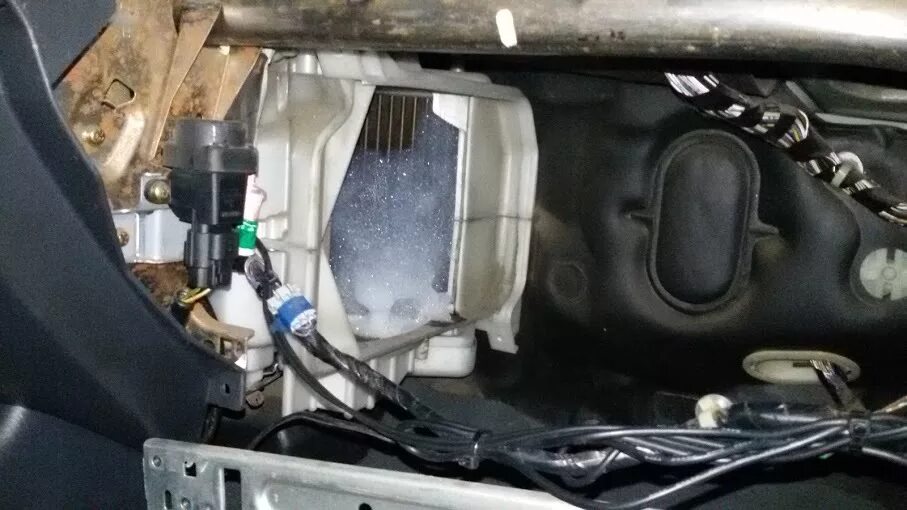Заслонка отопителя хонда цивик 5д. Рычаг заслонки печки honda civic 5d. Хонда цивик 5д при первом запуске печка дует холодным воздухом. Хонда цивик 5д при первом запуске печка дует холодным воздухом. Хонда цивик дует холодный воздух.