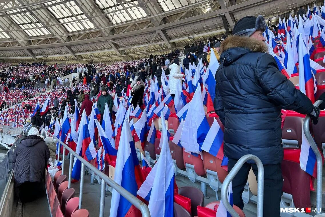 митинг концерт в лужниках 2023. концерт zа мир без нацизма в лужниках. концерт на стадионе. концерт в лужниках 22 февраля 2023. концерт на стадионе.