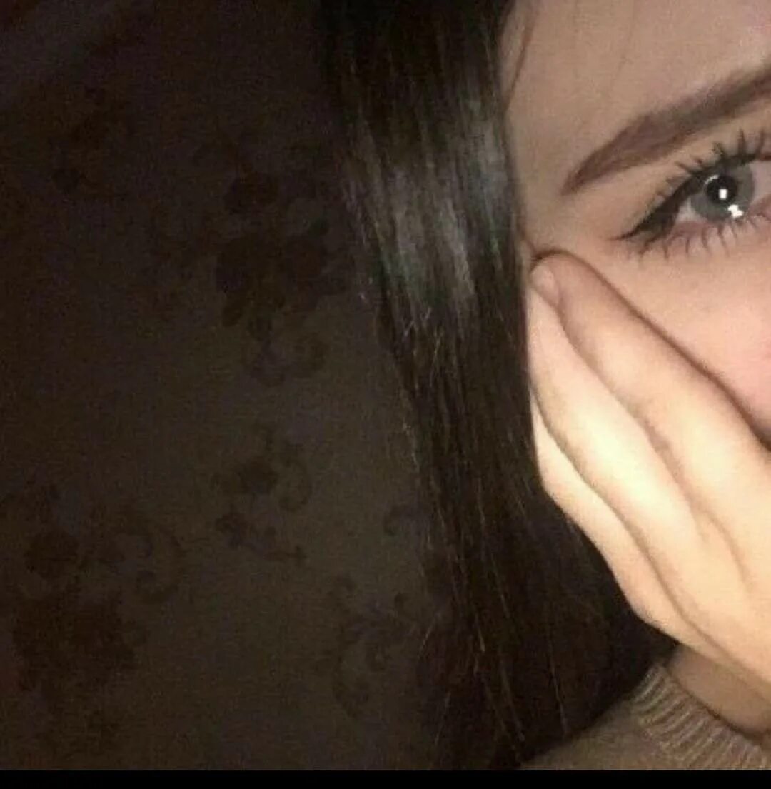 плачущие девушки без лиц. грустные глаза. девушка плачет без лица. брюнетка плачет. плачущие девушки без лиц.