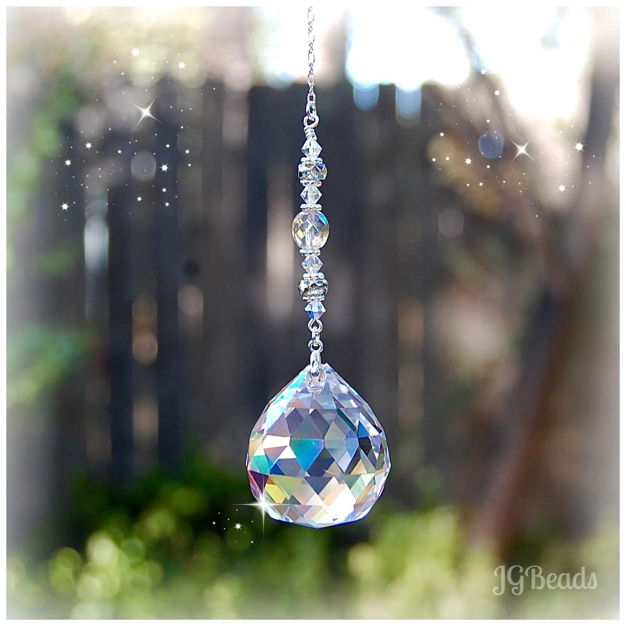 Блики хрусталя. Хрустальный цветок лотоса. Красивые кристаллы. Кристаллы аврора бореалис что это. Стеклянный кристалл.