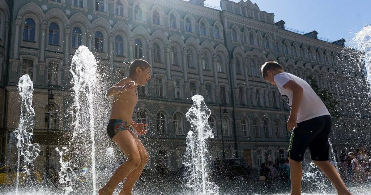 Любовь в городе жара. Жара в городе. Москва лето жара. Что такое Россия это жаркое лето. Аномальная жара в России.