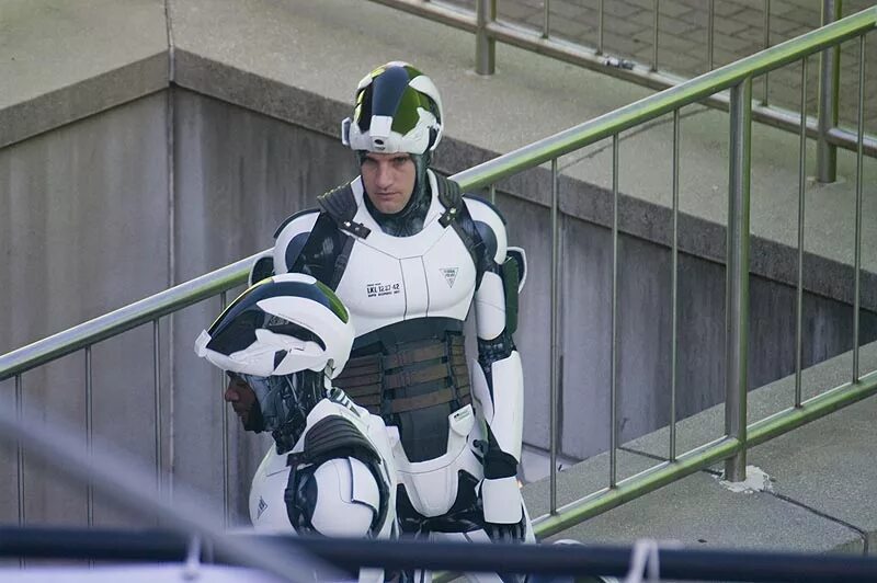 Вспомнить робот. Total recall 2012 робот.