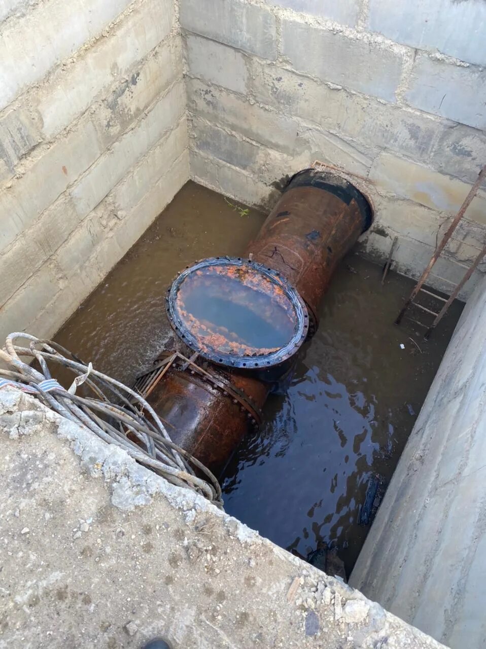 Отключили воду. Почему выключили воду сегодня. Почему отключили воду сегодня. Отключение холоднойводф. Горячая вода.