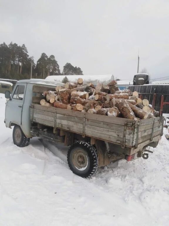 УАЗ 3303 С дровами. Дрова УАЗ бортовой. УАЗ бортовой дрова колотые. УАЗ Буханка с дровами. Уазик дров