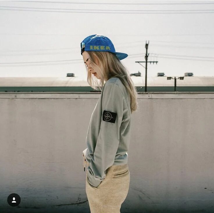 Девушка в стонике. Девушка в стонике. Stone island девушки. Красивые девушки в стонике. Стоун айленд девушки.