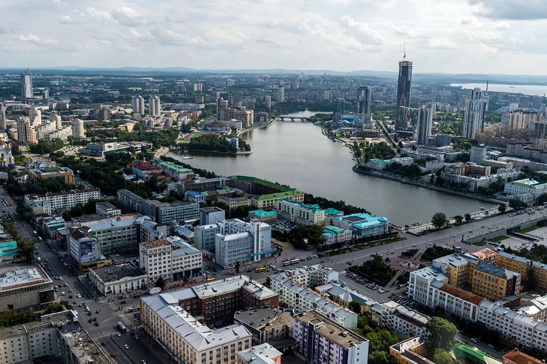 Распорядиться город. Екатеринбург столица Урала. Екатеринбург третья столица. Екатеринбург город миллионник. Екатеринбург это крупный город?.