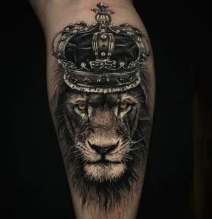 Тату лев с короной