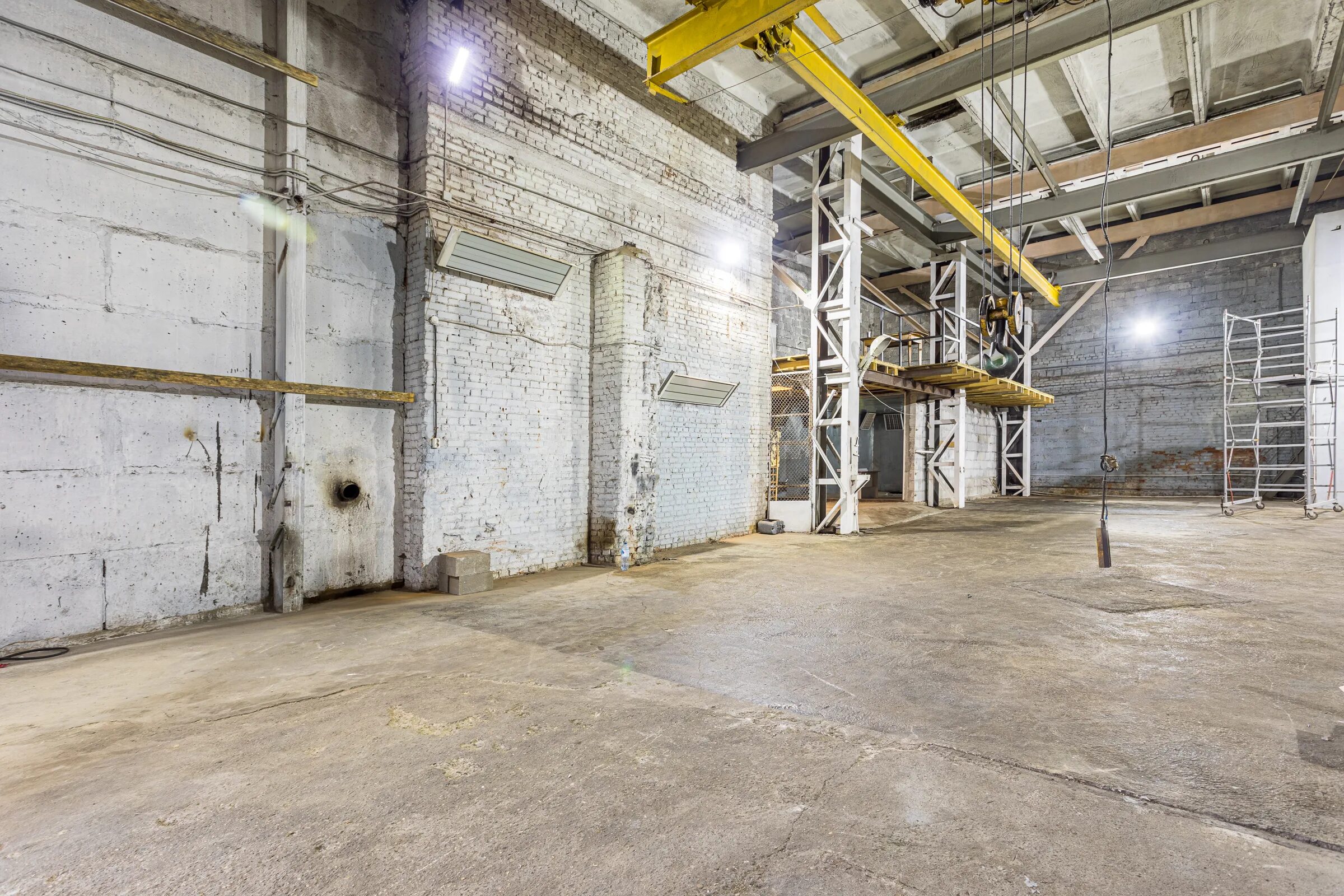 Помещение склад в москве. Self storage склад. Складское помещение. Складское помещение снаружи. Складское здание.