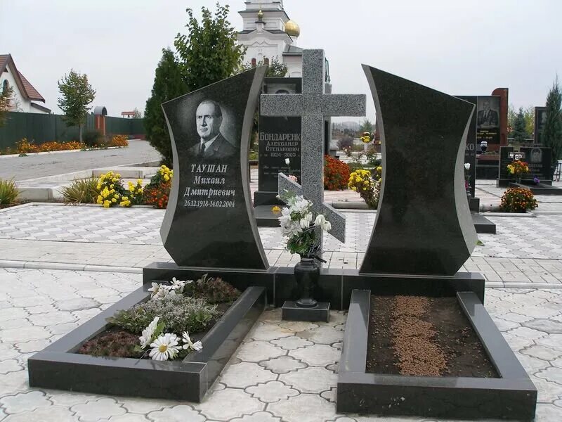 Памятники на могилу фото. Памятники из гранита. Памятники и надгробия двойные. Памятники двойные из гранита. Двойные памятники на могилу.