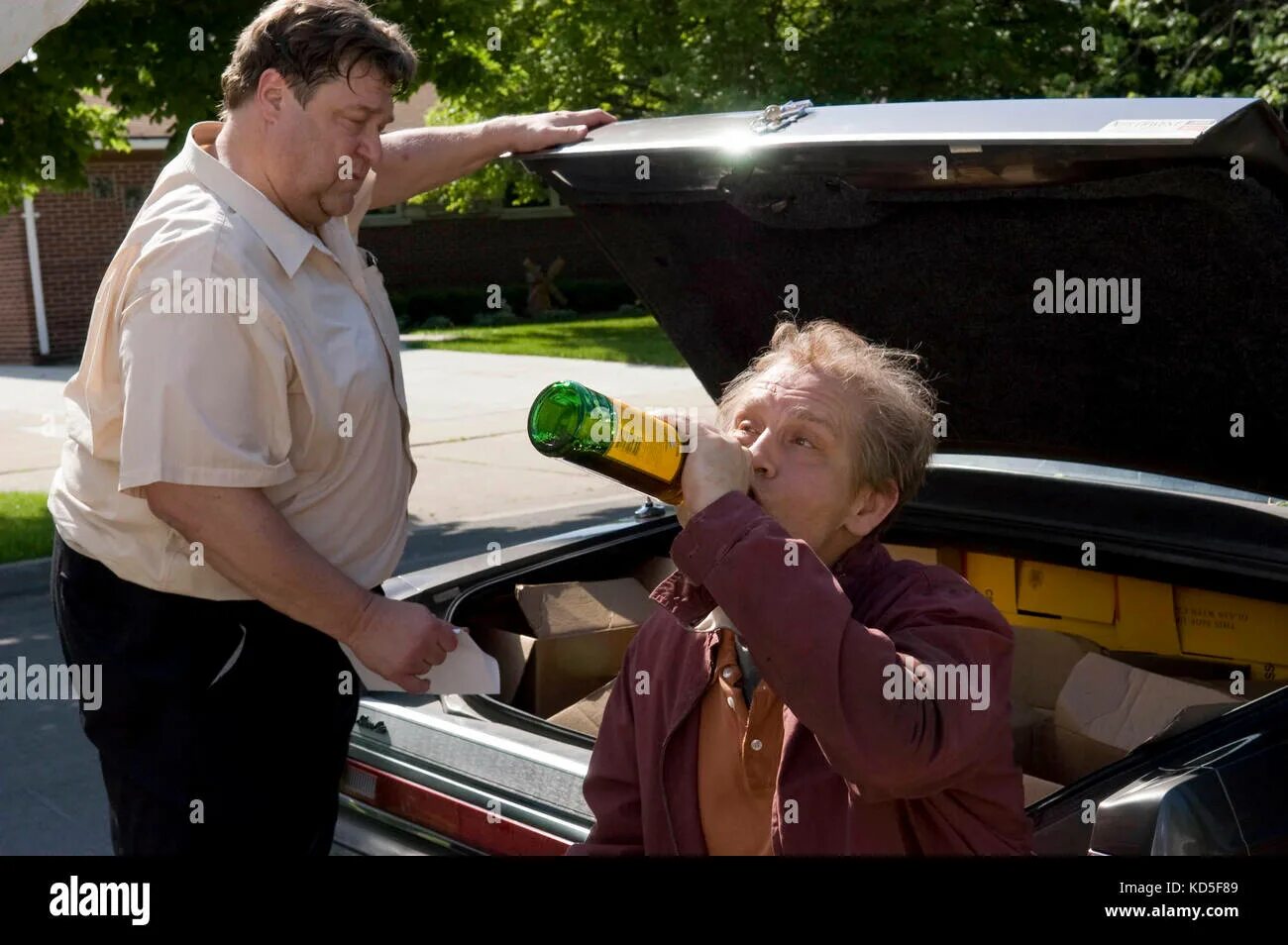 Пьянка с друзьями. Подруги напились. Пьяный корпоратив на новый год. Пьяные подруги. Пьяный мужик за столом.