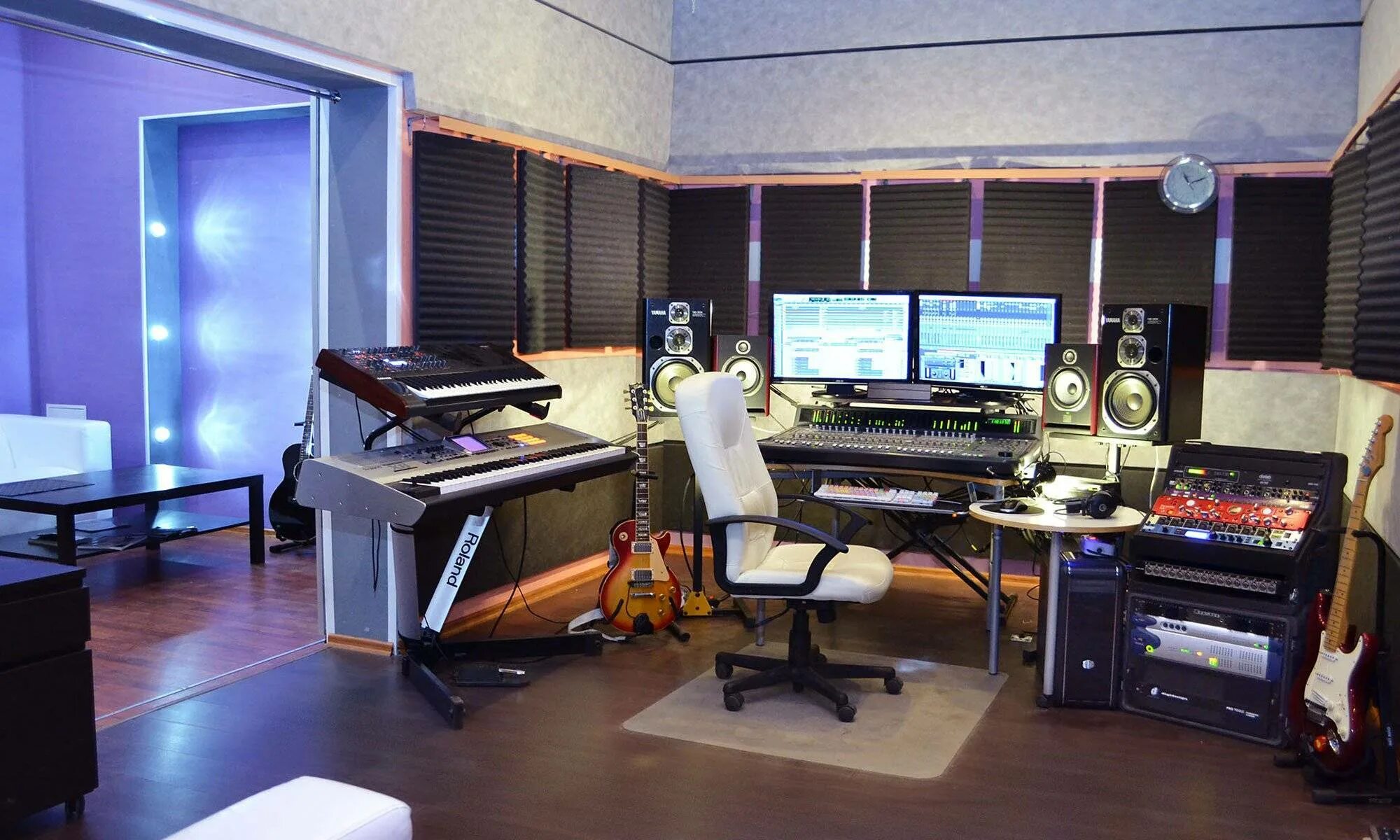 Профессиональная студия звукозаписи. Студия звукозаписи hajime records. Студия record. Студия record. Звукозаписывающая студия.