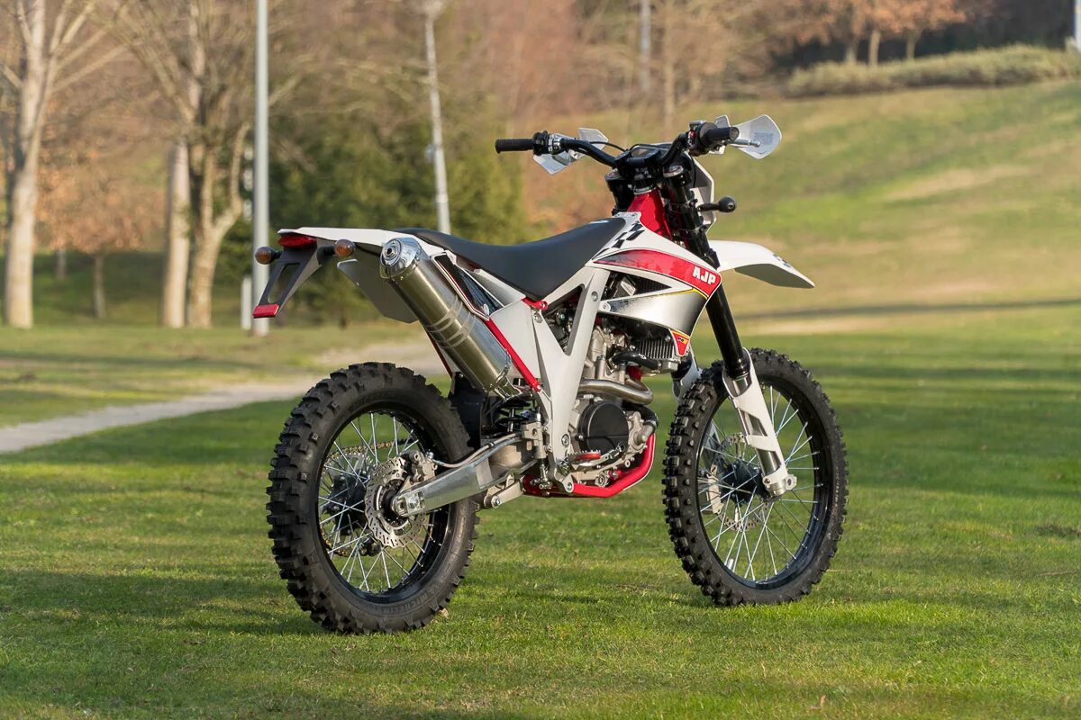 Wels xt250. Motoland enduro st 250 приборная панель. Ktm 250 sx 2005. Honda cr 250 зажигание. Yamaha wr 250.