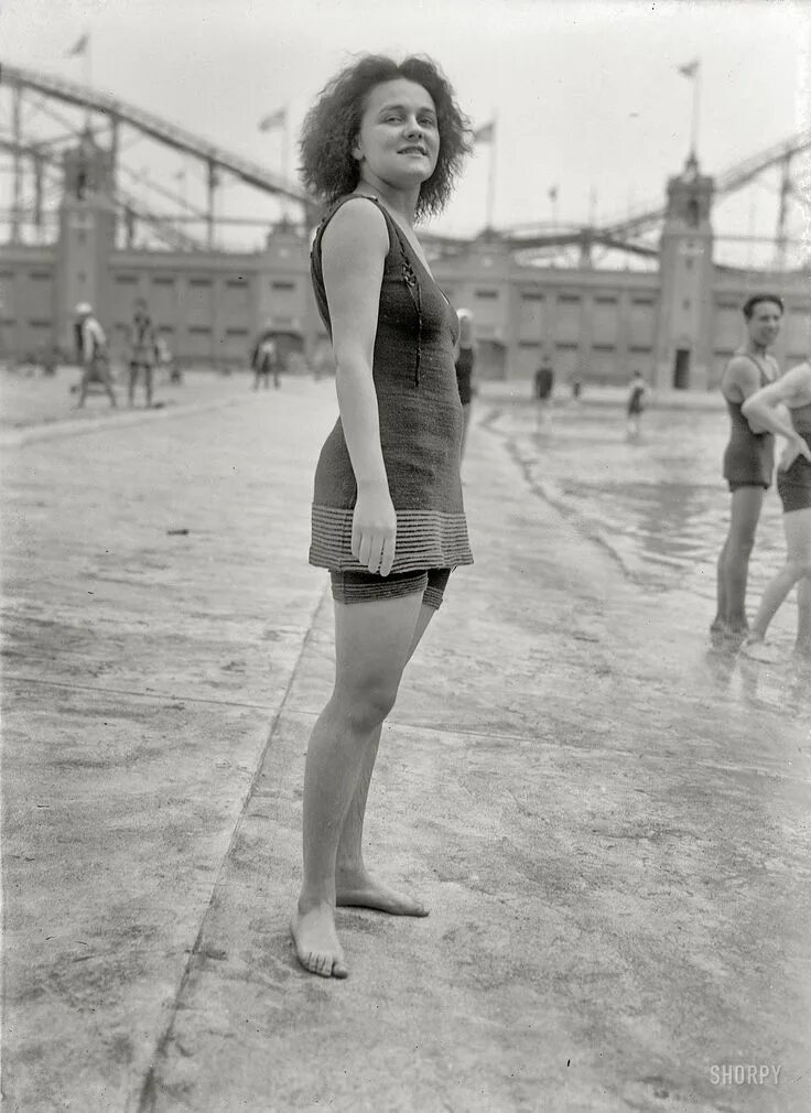 Pin em Vintage bathing suit