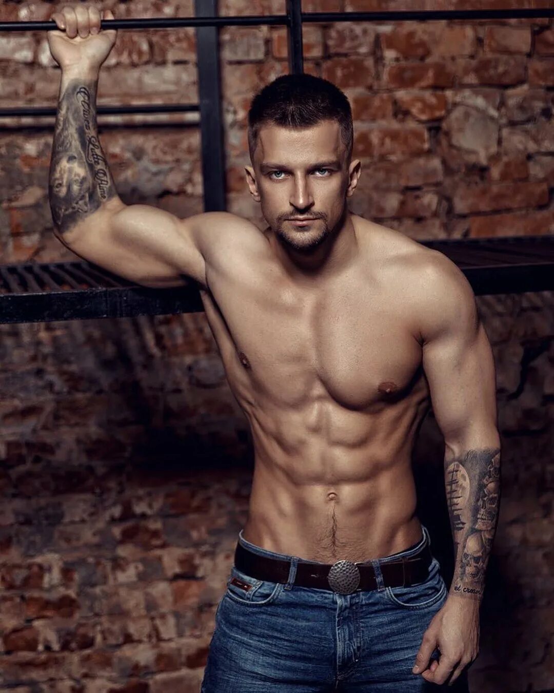 Alex alexander. Александр жирмонт. александр жирмонт @sasha_zhirmont. alex cross zhirmont. александр жирмонт onlyfans.