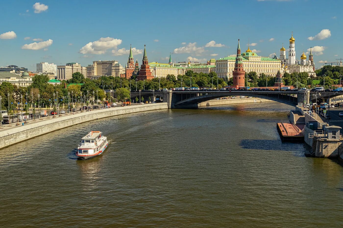 Доброе утро москва. Утро в Москве. Москва август. Москва август 2018. Москва утром фото.