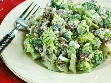 Салат с брокколи курицей и огурцами