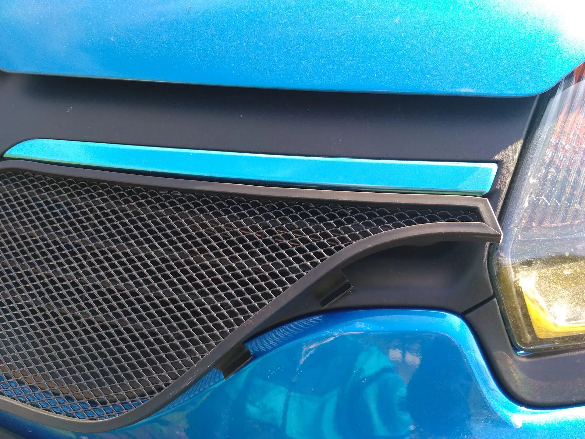 Решетка сандеро. Воздухозаборник рено сандеро степвей 2. решетка на renault stepway 2. сетка на бампер стпвей2. решетка радиатора сандеро степвей 2.