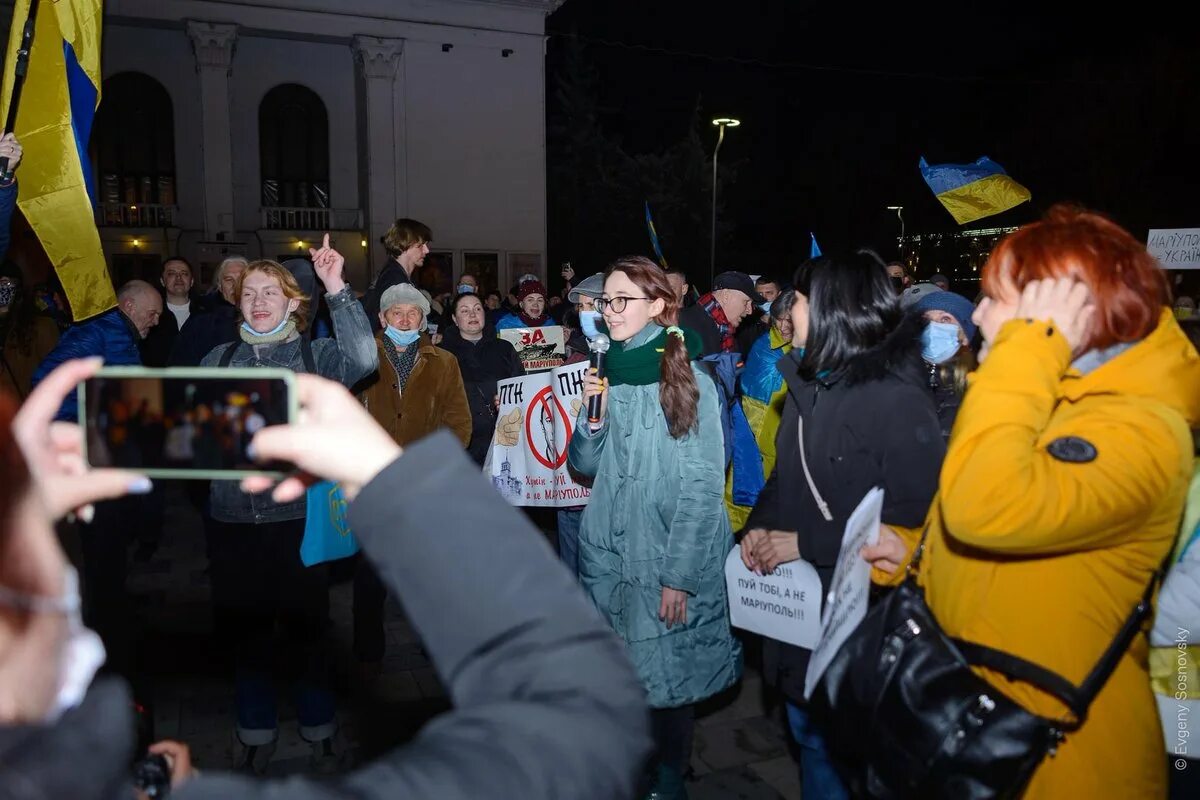 Херсон манифестации. Проукраинские митинги. Проукраинские митинги в донецке в 2014. Проукраинский митинг донецк 17 апреля 2014. Демонстрации в херсоне.