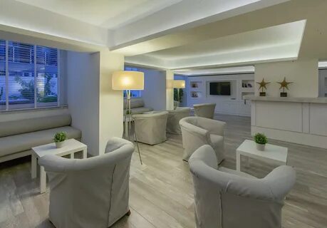 The beachfront hotel 4