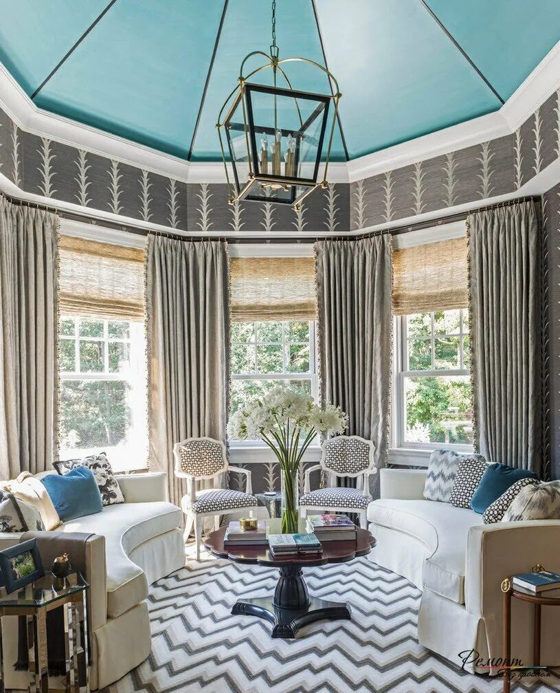 Зал интерьер. Красивые арки из гипсокартона. Шикарная спальня. Потолок в спальне. Круглые элементы на потолке.