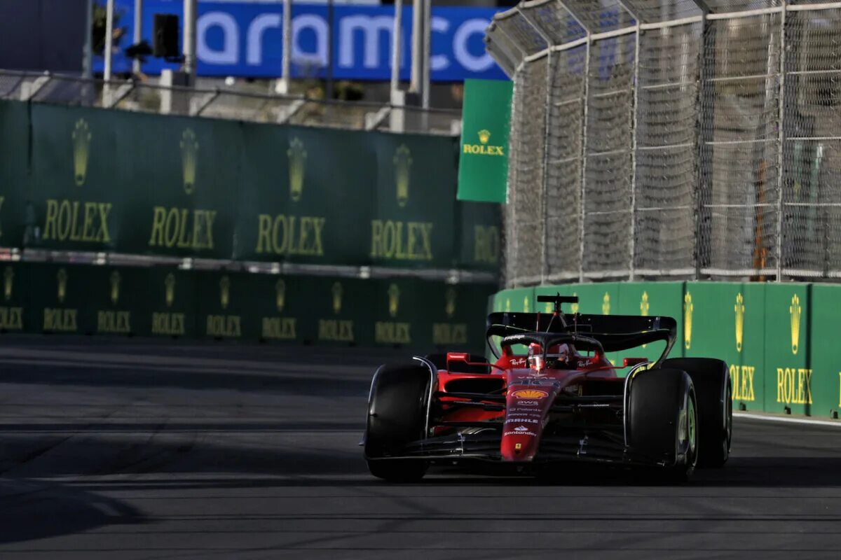 Формула 1 саудовская аравия практика 1. Феррари f1 2022. F1 2022 Saudi Arabian Grand prix. Ferrari 2022 f1 Saudi Arabia. F1 2022 cars at Saudi GP.