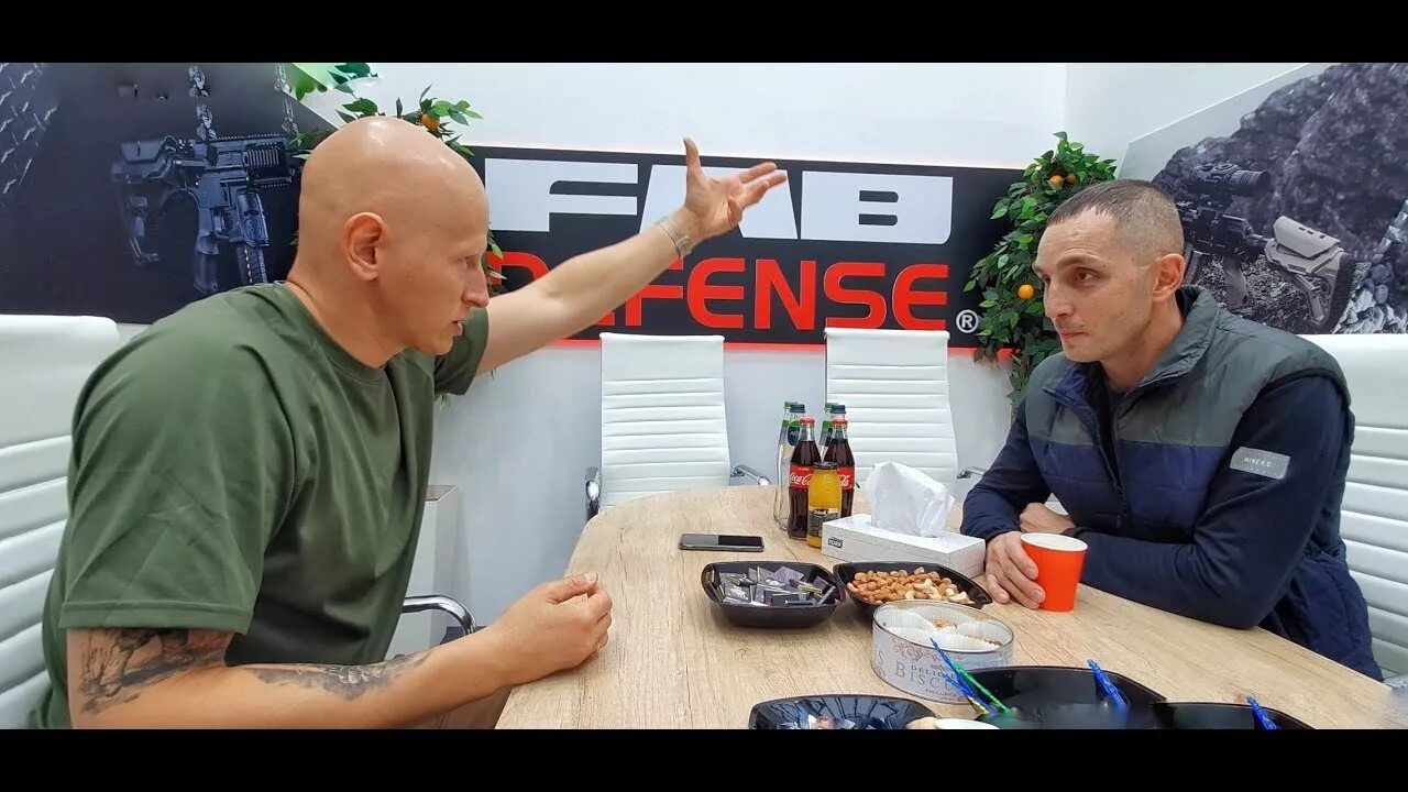 Стрим разведос файтербомбер. Лысый разведос.