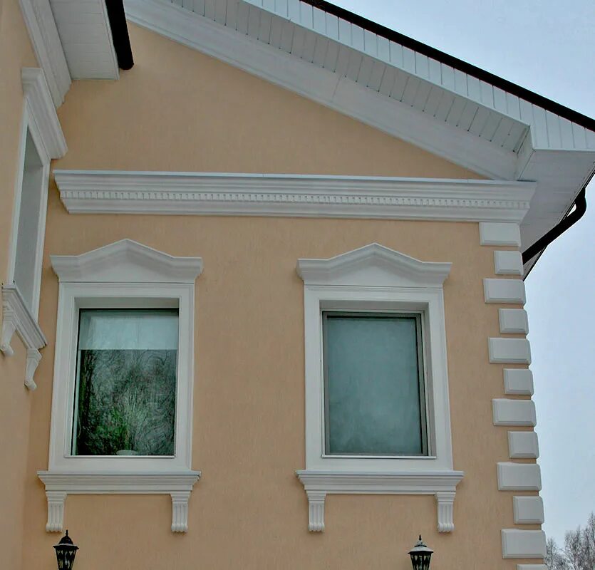 Фасады окон из полиуретана. Фасадный декор европласт. Фасадный декор из пенопласта. Оконный откос регент. 001.