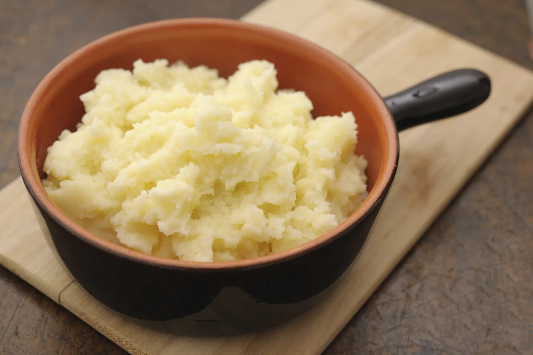 Как приготовить картофельное пюре с маслом. Картофельное пюре с карри. mashed potatoes. mashed potatoes chef. гарнир сливочный картофель стоковое фото.