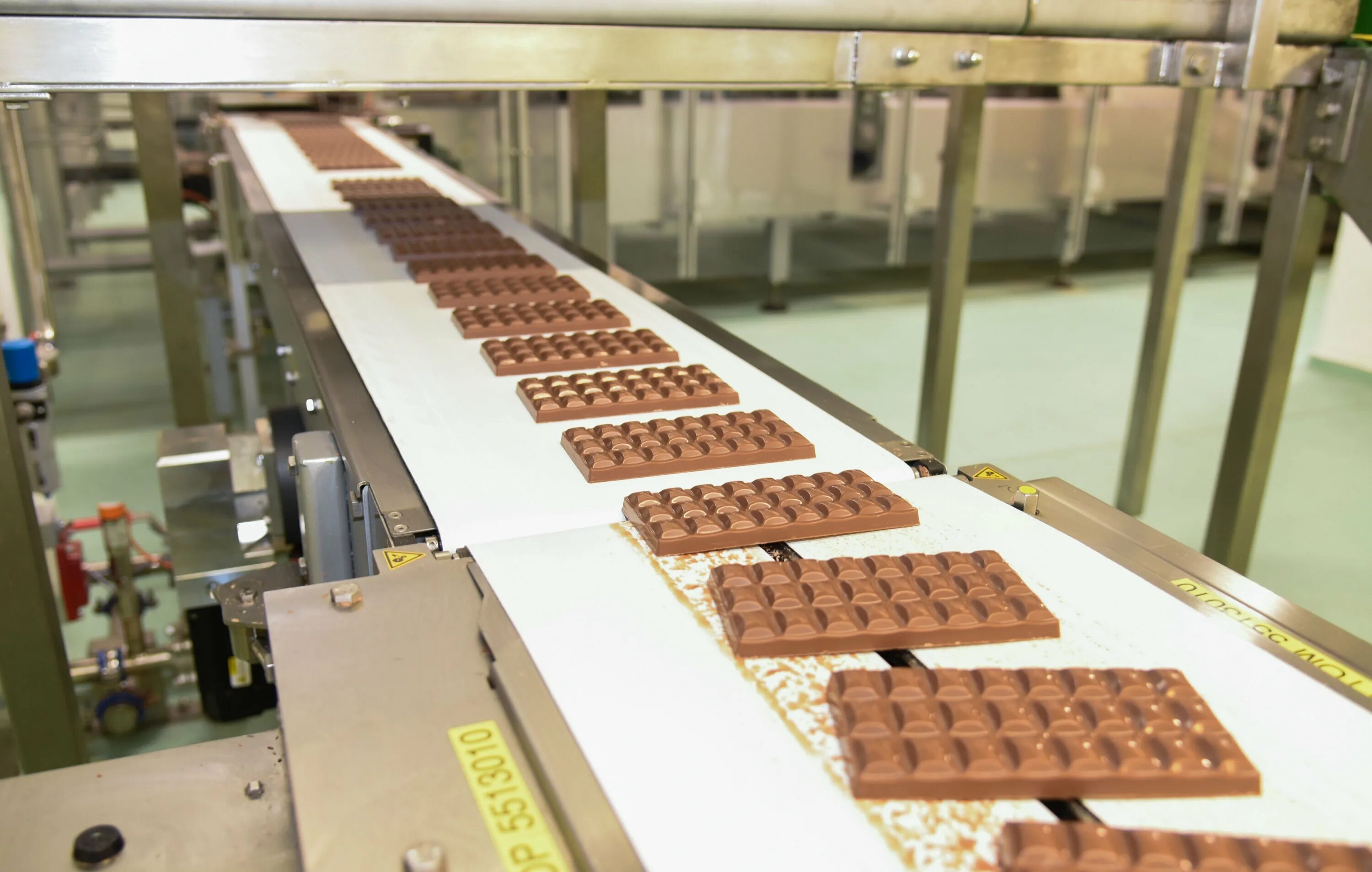 Mondelez International фабрика. Mondelez шоколад. Шоколадная фабрика Кэдбери. Фабрика Cadbury первая шоколадка. Милка фабрика