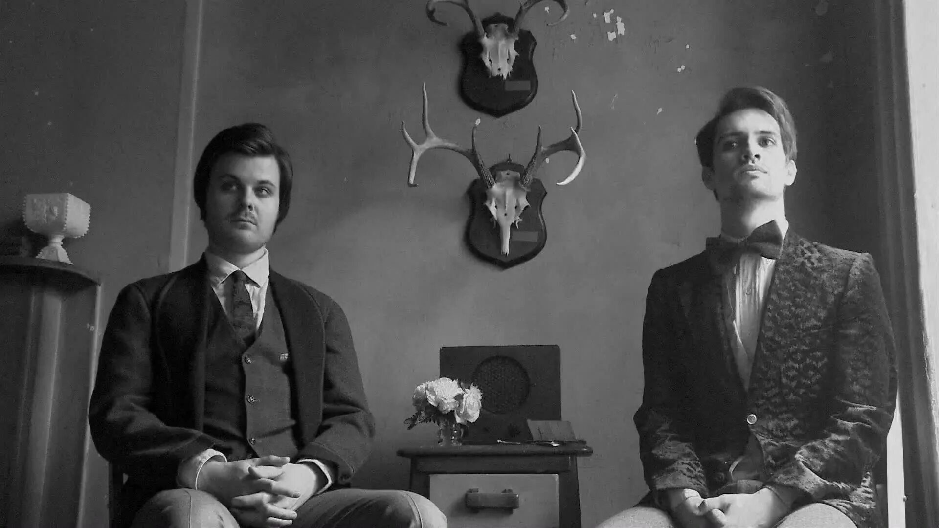 Panic at the disco распались. Lets hurt tonight onerepublic. Onerepublic клип про бал. Let s tonight. паник эт зе диско.