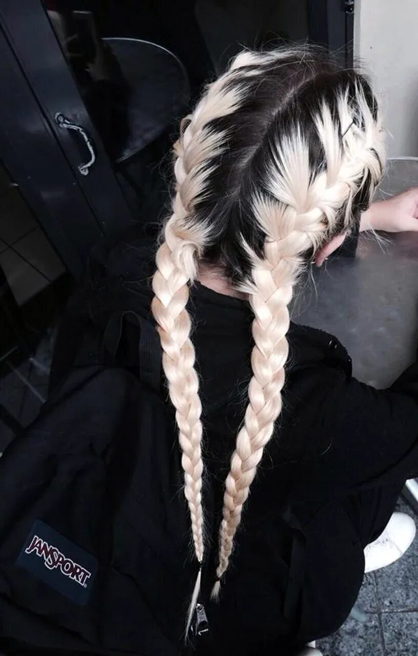 Косички канекалон jumbo braid. Французские косы с канекалоном 2 косы. Де сенегальские косы. Косы с канекалоном черные. Косы с канекалоном черные.