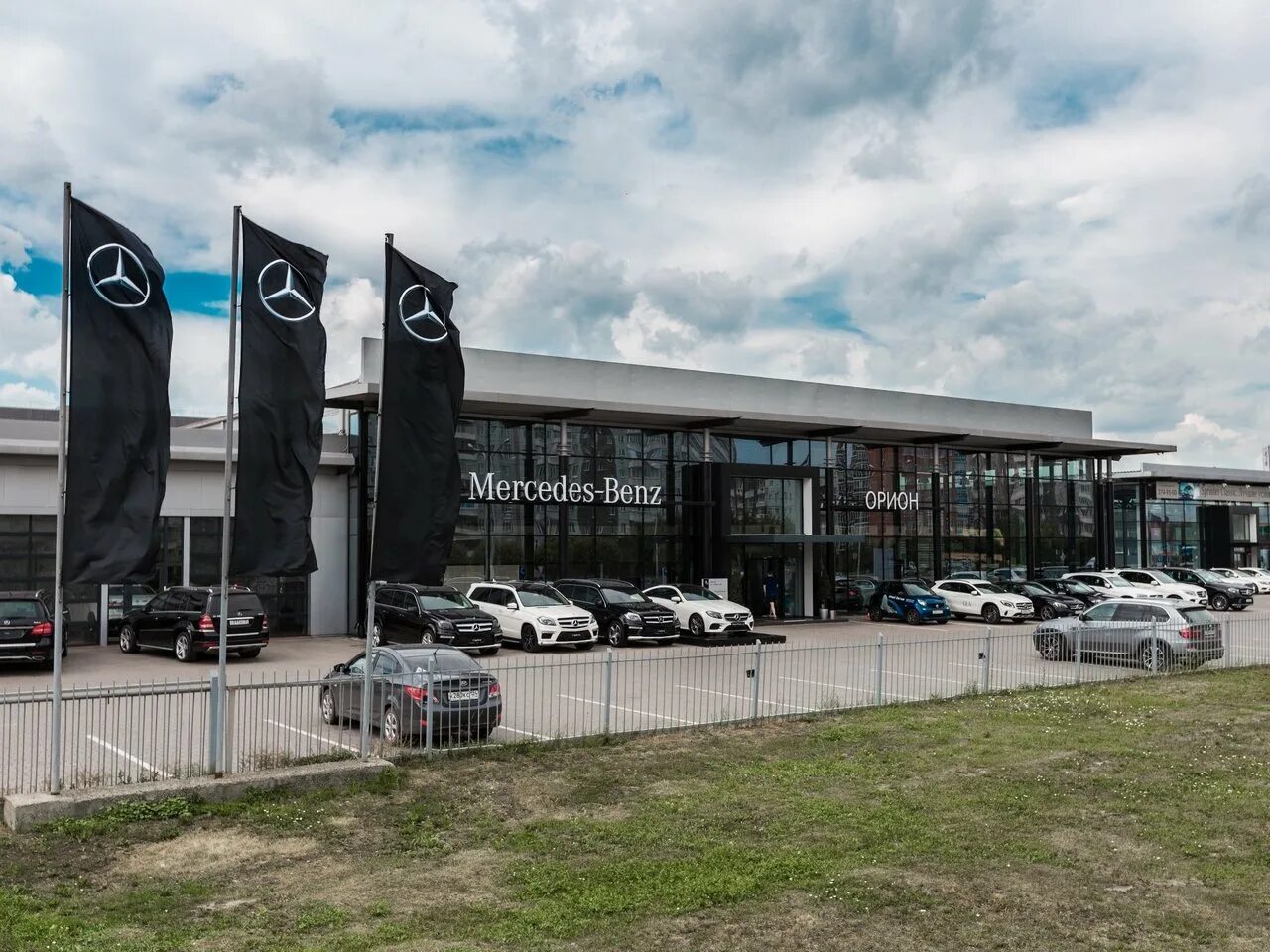 Орион мерседес. Mercedes benz красноярск. Мерседес красноярск. Автосалон мерседес в красноярске. Mercedes benz красноярск.