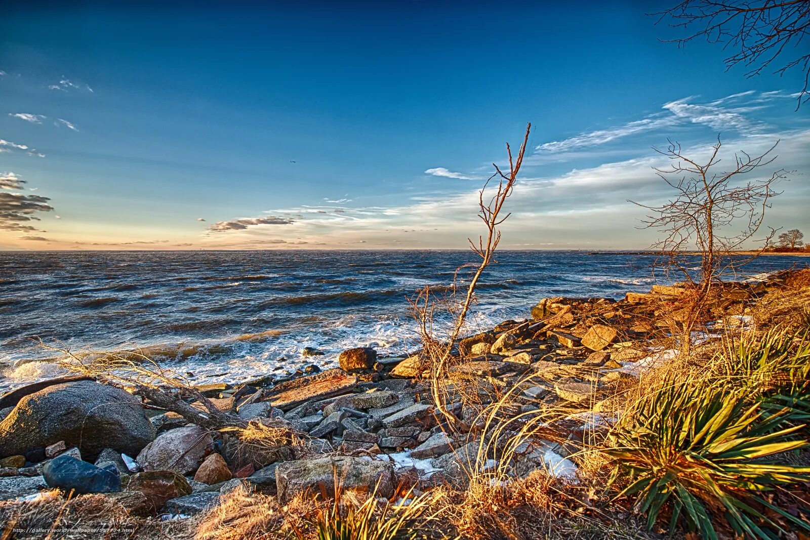 Берег белого моря карелия. Осеннее море. Берег моря осенью. Закат карелия белое море. Осень на море.