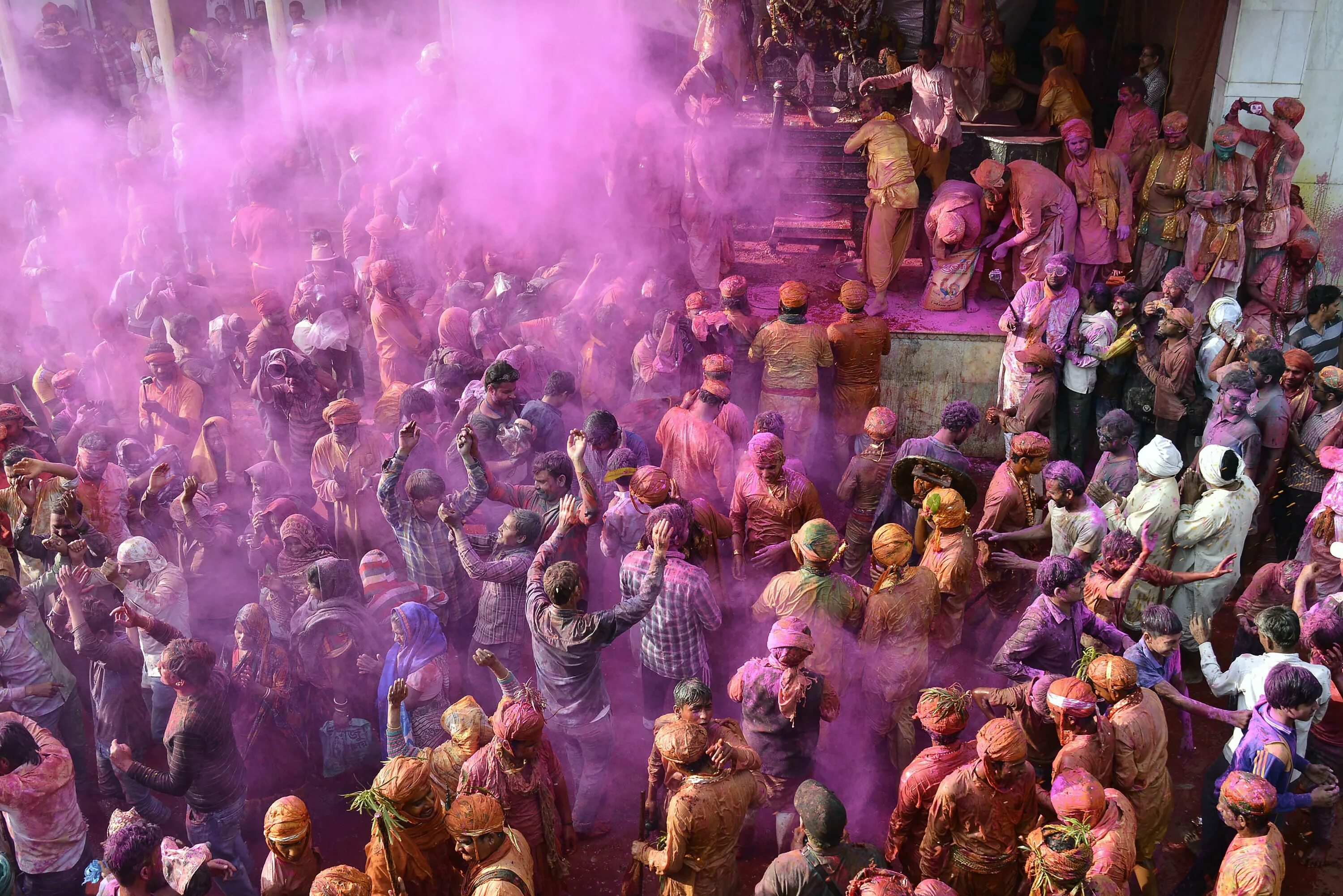 Холи — Индуистский фестиваль весны. Фестиваль красок Холи в Индии. Праздник красок Холи в Индии. Фестиваль холе