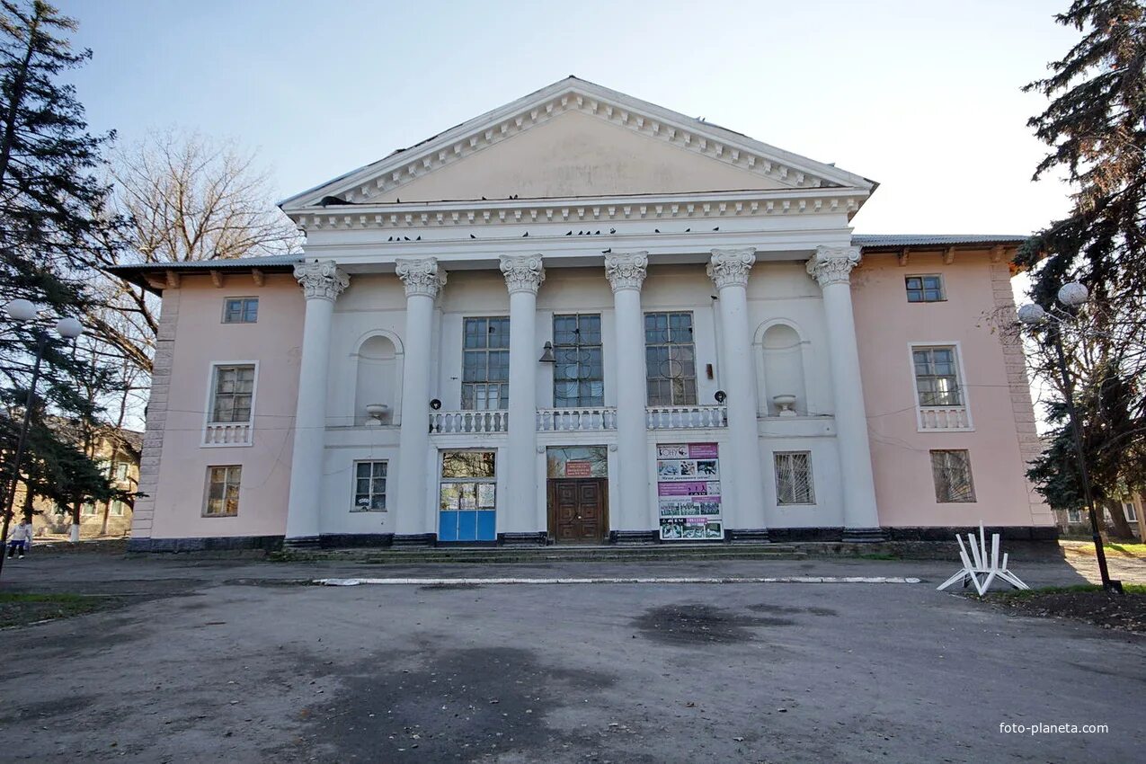 Фото дк. Шахты Ростовская область дворец культуры. Городской дворец культуры Шахты. Дворец культуры поселок Майский. ДК имени чиха Шахты.