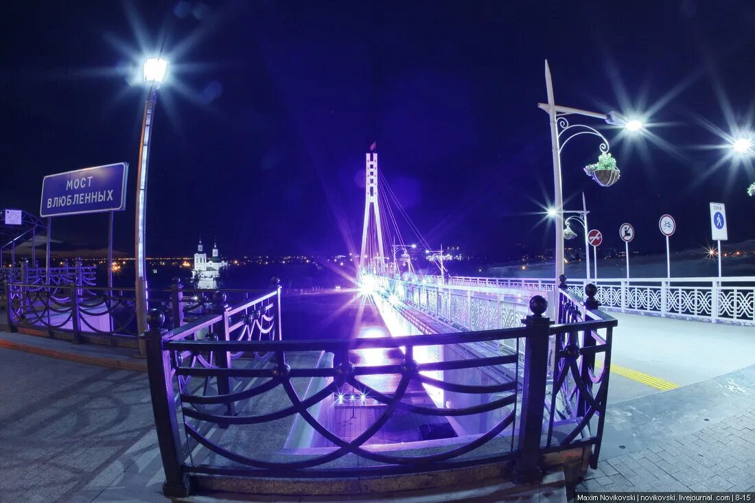 Luminary тюмень. Мост влюбленных тюмень. ночной мост влюбленных тюмень. ночная набережная тюмень. пешеходный бульвар тюмень.