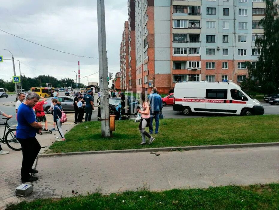 Перекресток Рокоссовского Коммунальная Псков. ДТП В Пскове Коммунальная Юбилейная. ДТП Псков Коммунальная 22.04.. Происшествие на Псковской улице Москва.