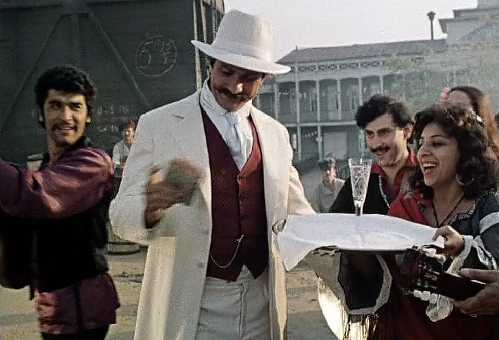 Никита михалков паратов. К нам едет барин мемы. Сергей виноградов крестьянки картины. Барин приехал прикол. Михалков паратов цыгане.