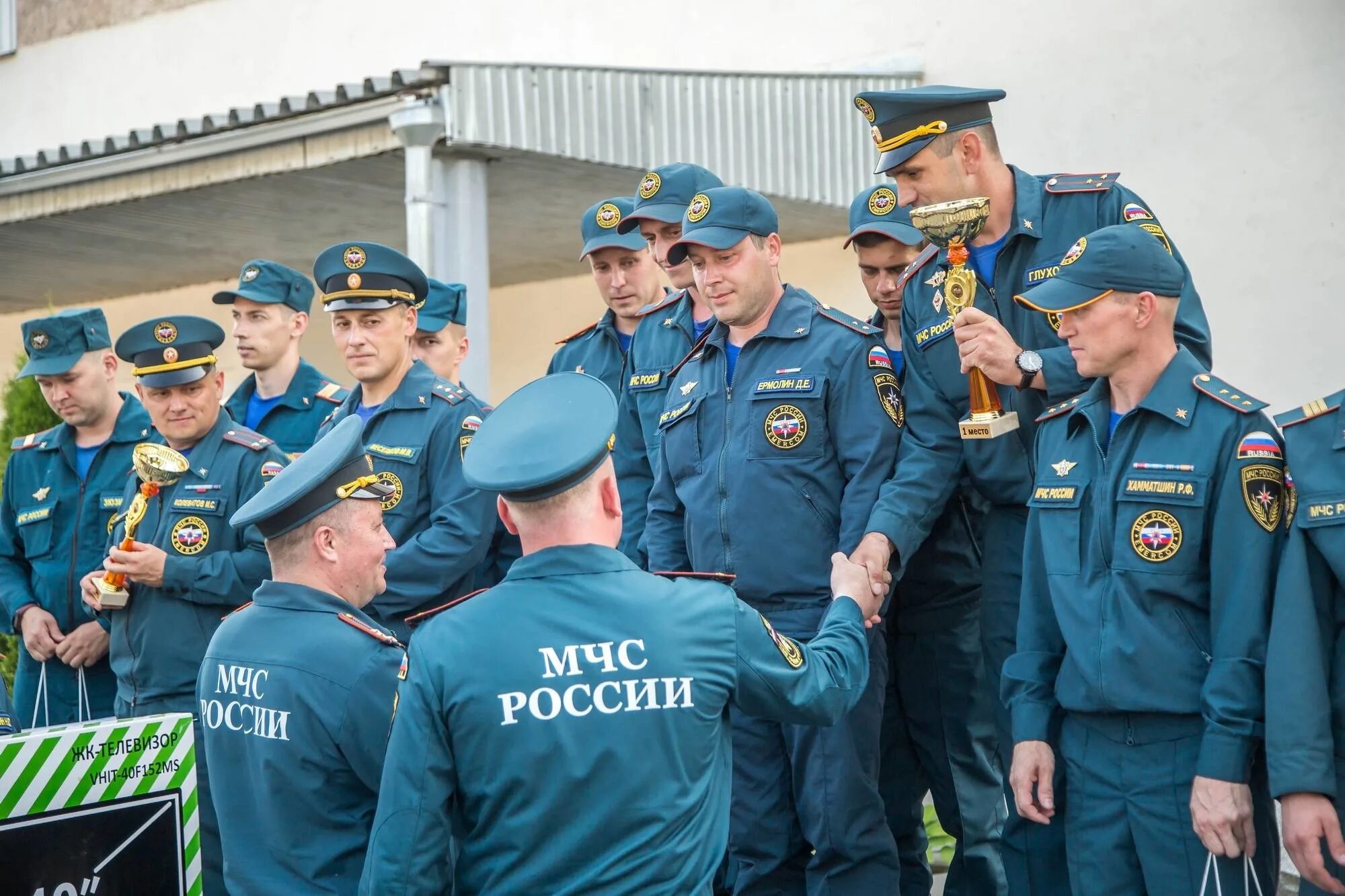 Кировский пожарно-спасательный юридический полицейский колледж. Татаринов мчс. Гу мчс киров. Ванеев мчс киров. Ванеев мчс киров.