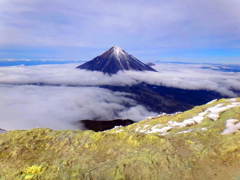 курило камчатский вулканический пояс. автобус до тц глобус петропавловск камчатский. вулканный камчатский край. вулкан толбачик. транспортная компания петропавловск.