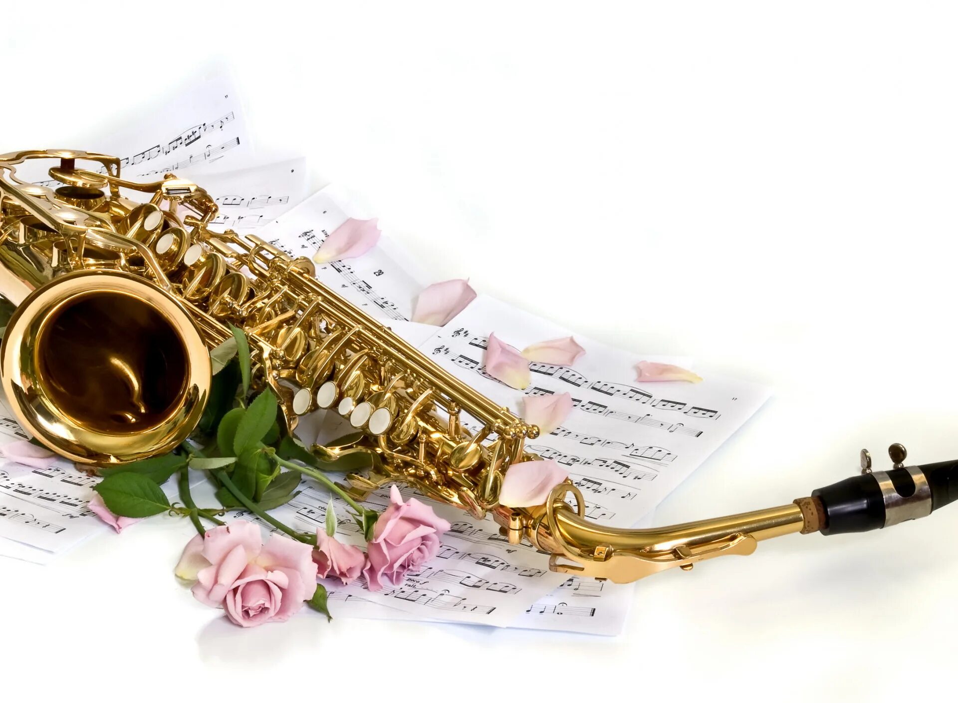 Музыкальный юбилей. Духовые инструменты с цветами. Саксофон и цветы. Ноты для саксофона. Саксофон с цветами.