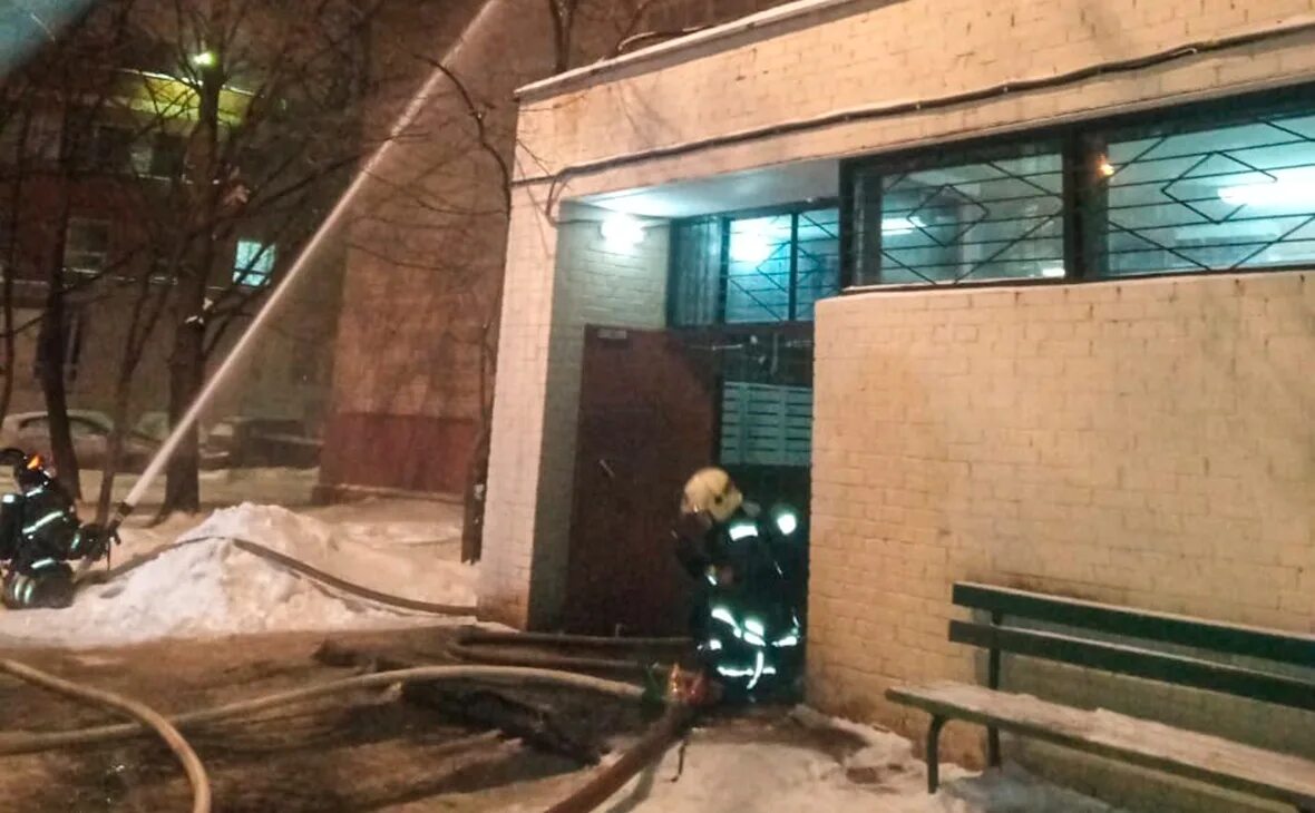 что горит в москве сейчас на севере москвы. пожар в москве на ходынской. пожар в буграх. пожар на севере москвы 14 февраля. многоэтажка горит.