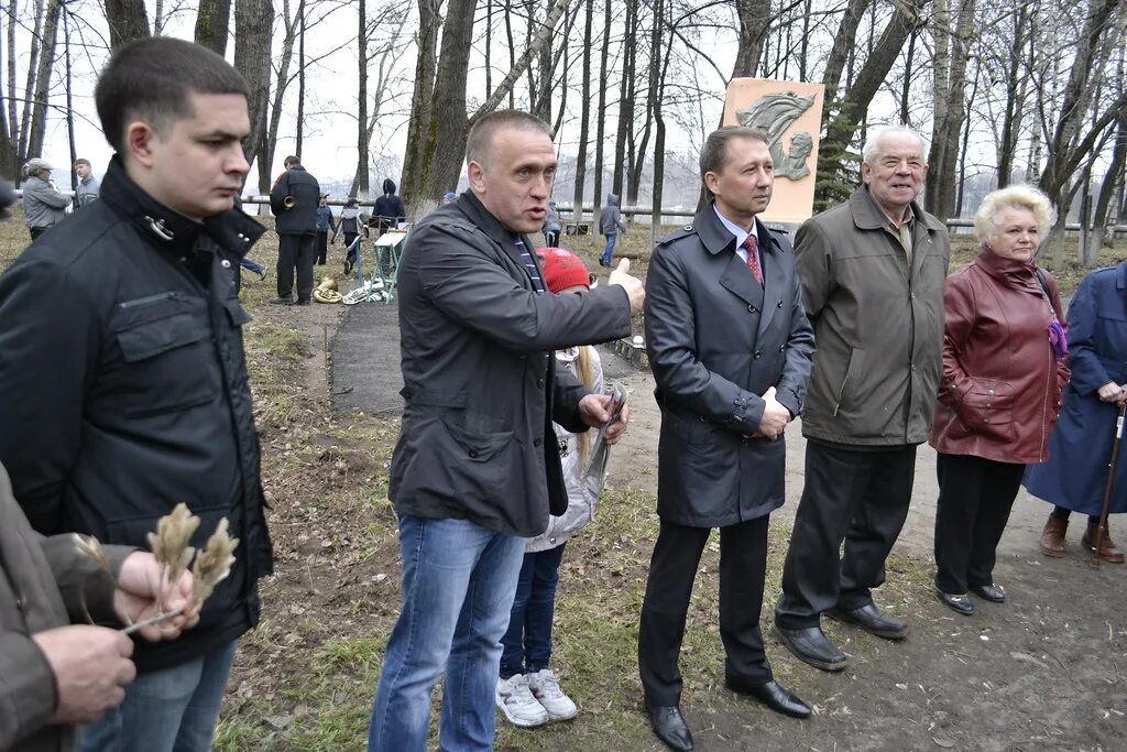 Погода в черной холунице на 10. Полиция белая Холуница. Депутаты белой Холуницы. Арт объекты в белой Холунице.