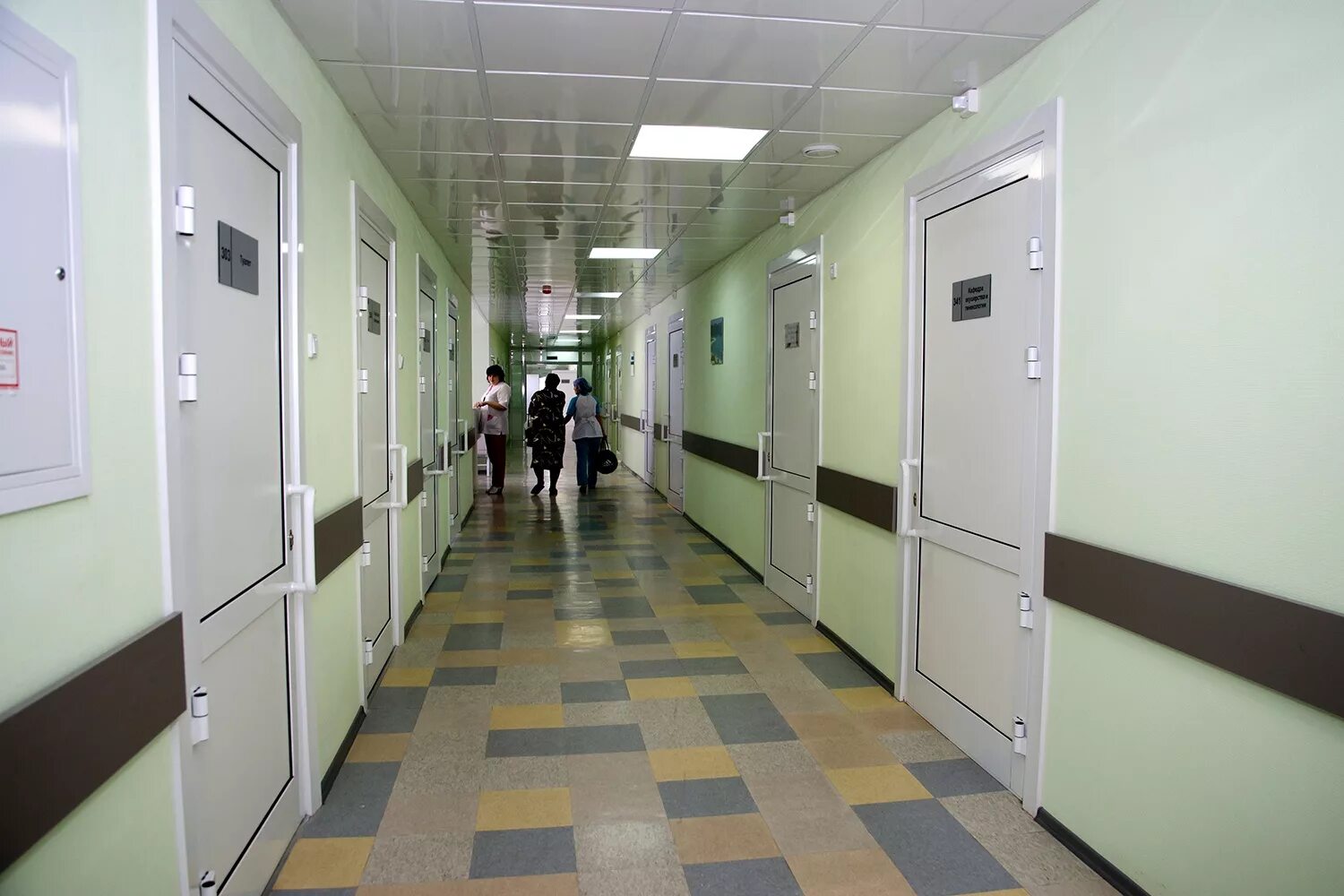 Сургутская клиническая травматологическая больница. Приемное отделение больницы. Лесная 1 поликлиника тольятти. Курская городская больница 3. Лесная больница отделения.
