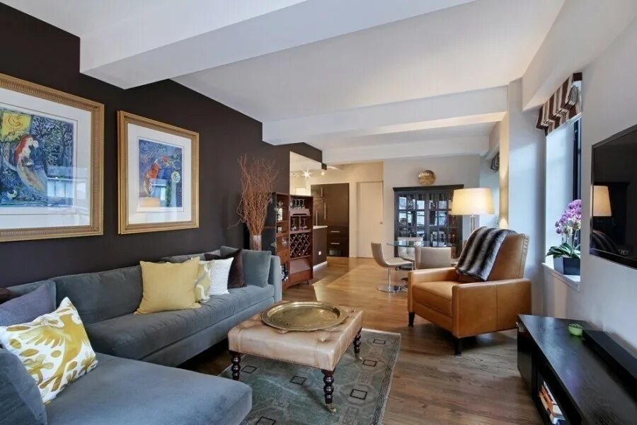 квартира с подвохом. дизайнер джоанна гейнс интерьеры. Queens nyc apartments. маленькие двухэтажные квартиры. дизайнерские идеи для квартиры.