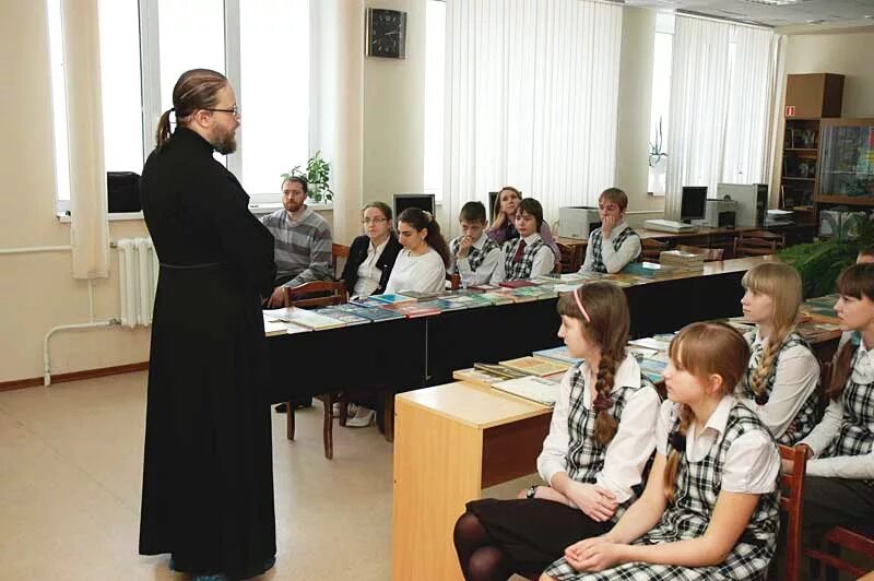 Духовно образовательное учреждение. Священник в школе. Церковная школа. Религиозные школы в России. Религиозное образование в школах.