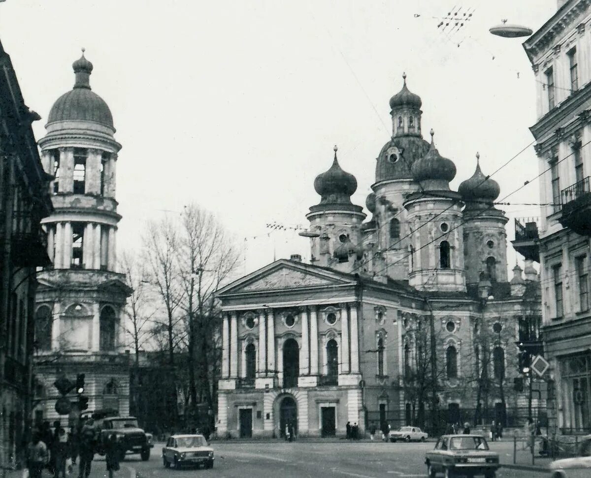 Подворье киево-печерской лавры в спб. Храм спаса на крови 19 век. Исидоровская церковь спб. Храм воскресения на крови а. Введенский собор лейб-гвардии семёновского полка.