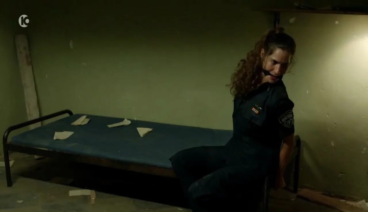 Заклеенный рот. Rookie blue связанная скотчем мисси перегрим. Held hostage 2019 - epic фотоальбома. Policewoman связанная. Фф hostage автор caramelssss.