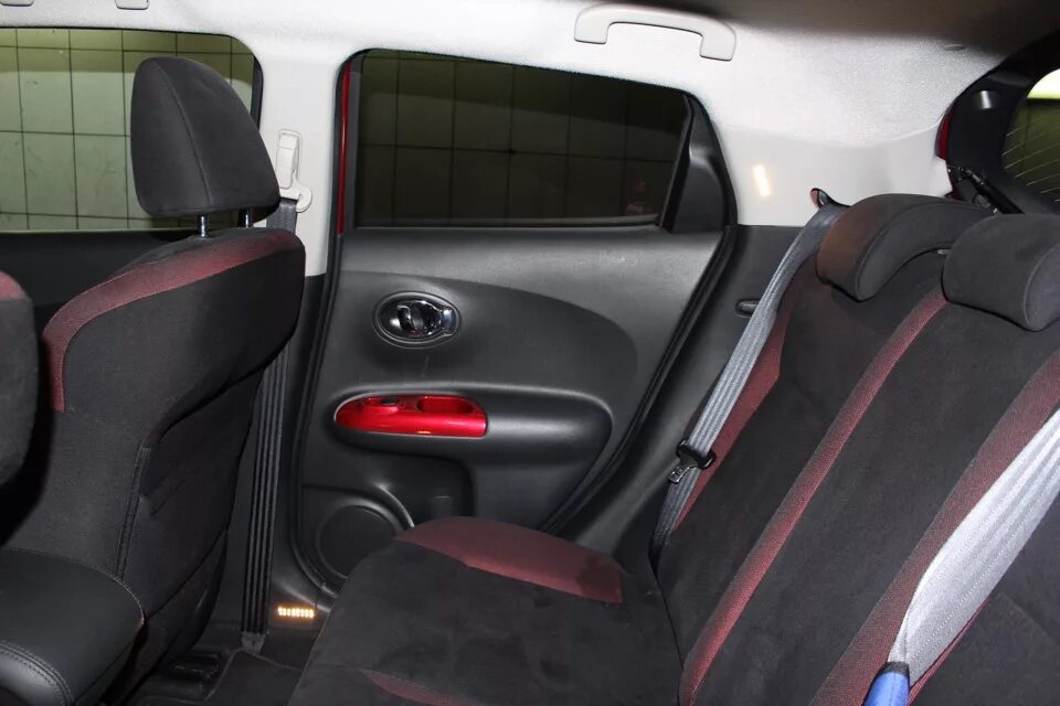 Nissan juke сидения. Nissan juke переднее сиденье. Juke nismo recaro. Nissan juke recaro. Ниссан жук 2012 сидения.